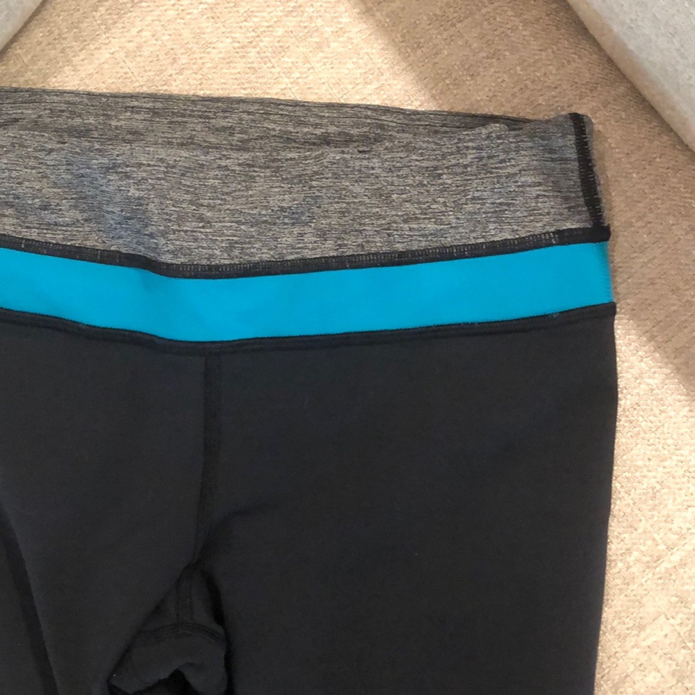 Lulu lemon athletica knee length leggings - Picture 4 of 5